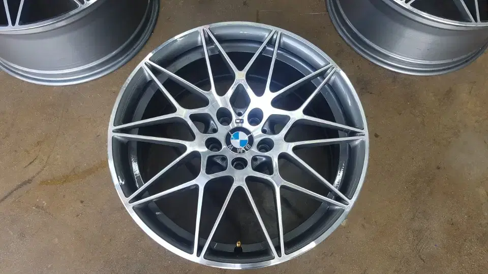 20인치 정품 bmw f바디 m3 m4 666m 순정프론트휠1짝리어휠1짝