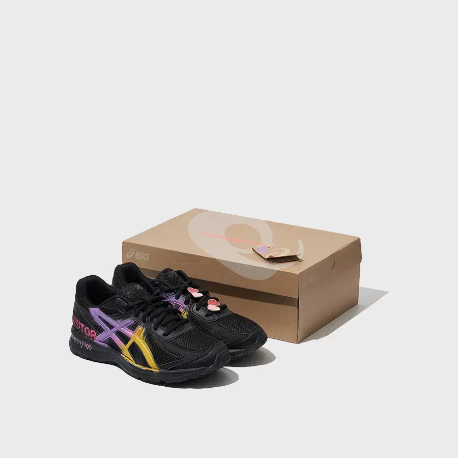 THE MUSEUM VISITOR x ASICS