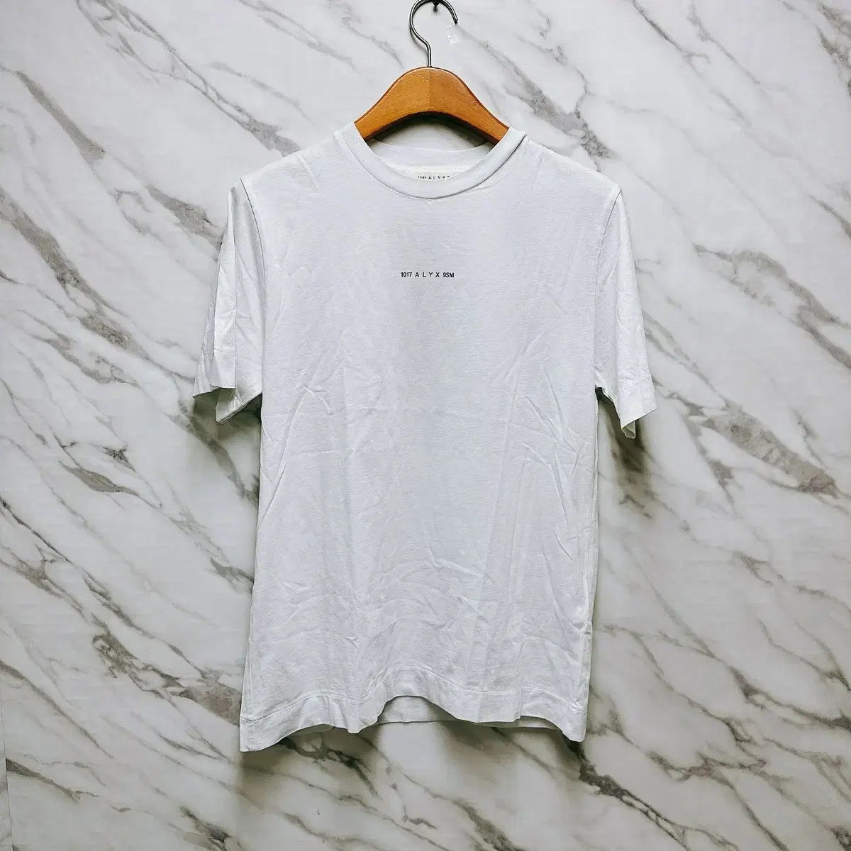 (Genuine/New) Alix Men's White Logo Backprint T-Shirt