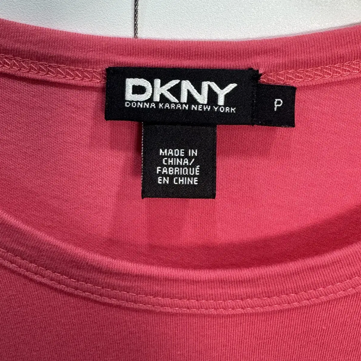 DKNY 프린팅 반팔티