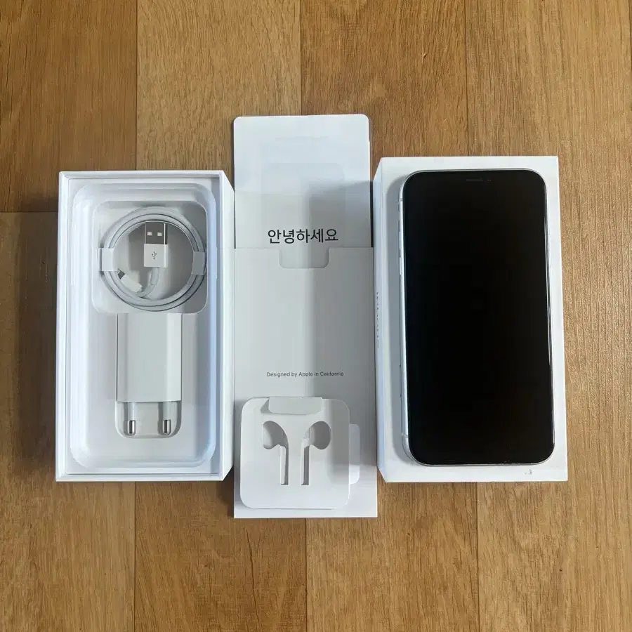 아이폰 XR(64GB) white 최상품 판매 합니다~