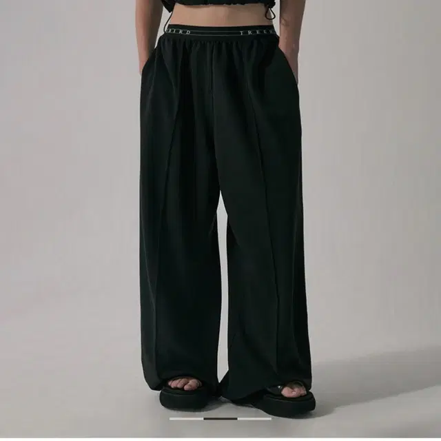 트리밍버드 banding sweat set-up pants [black]