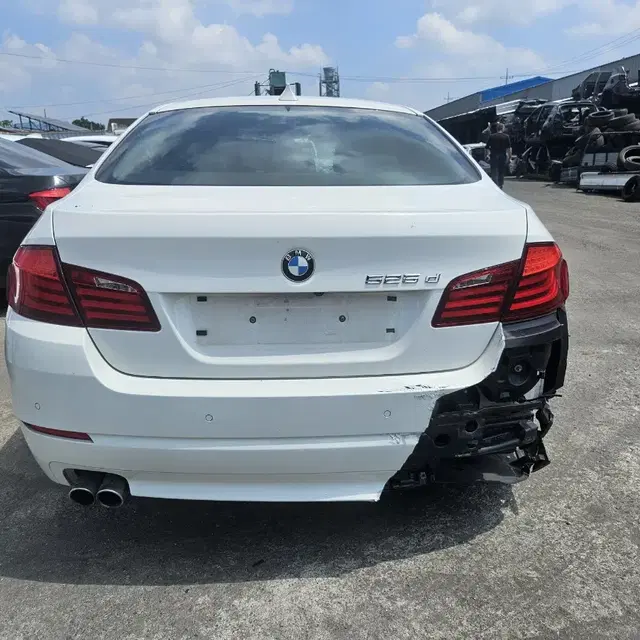 bmw f10 525 x드라이브 차량부품판매합니다