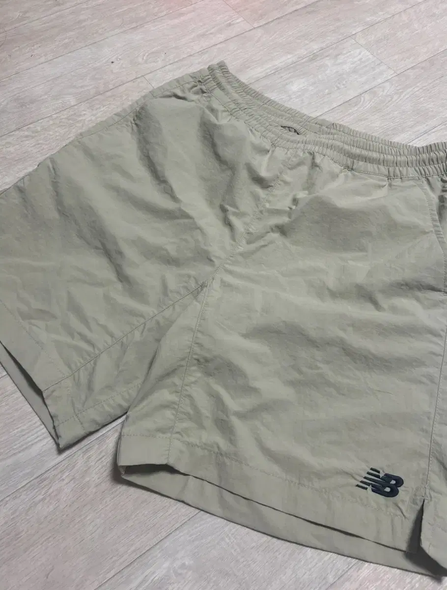 New Balance ESS Heritage Woven 4.5-Part Shorts