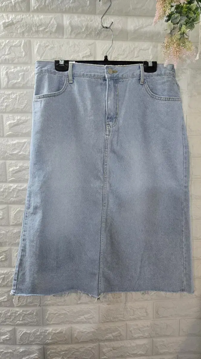 Big-size denim skirt