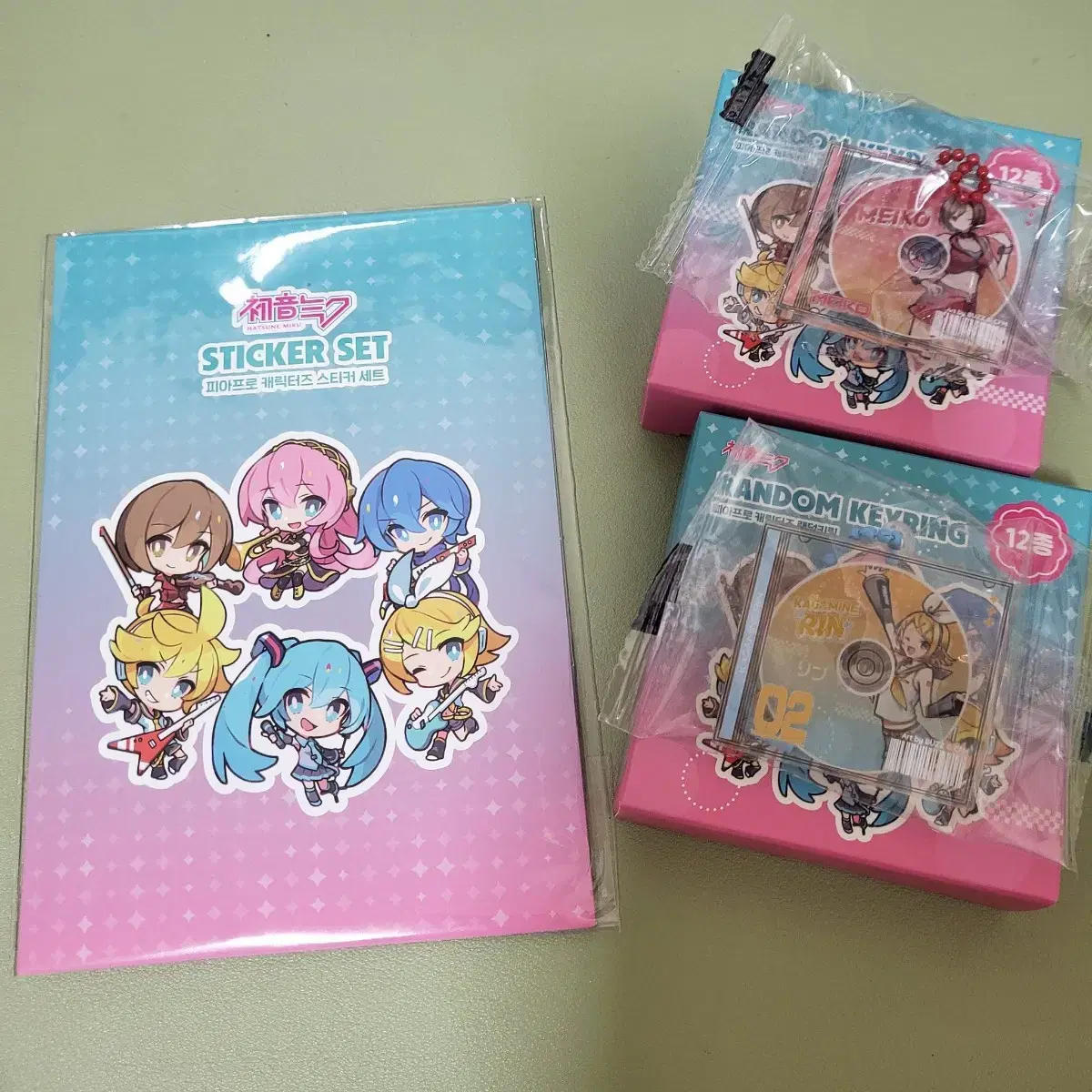 Miku popup store Random Keyrings Rin, Meiko