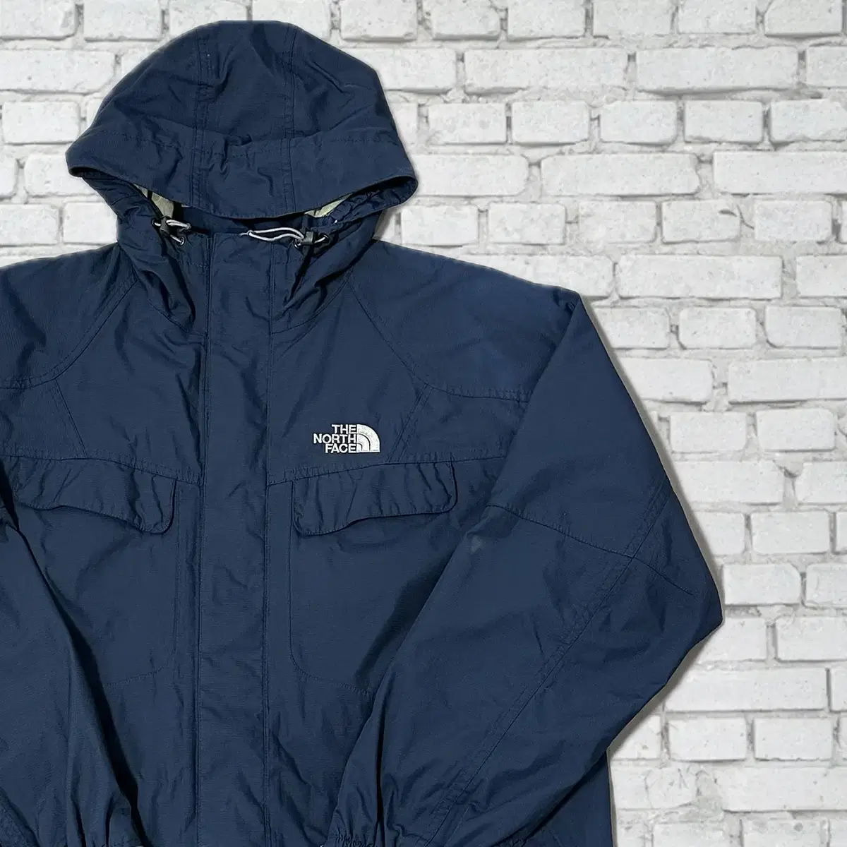 (1150) The North Face Vintage Navy Windbreaker 100