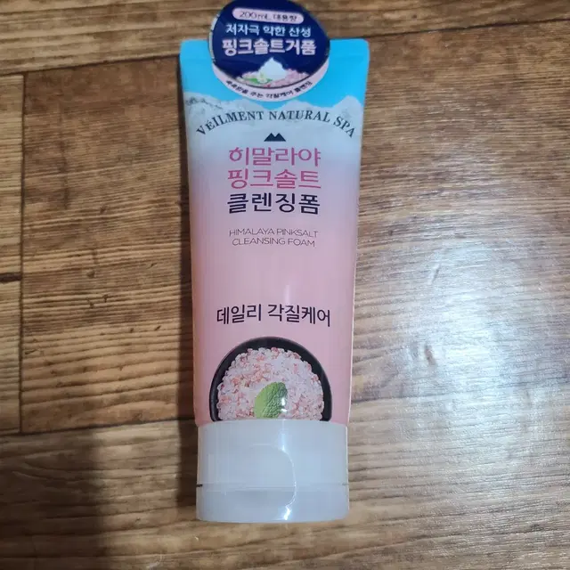 미개봉품 온더바디 히말라야 핑크솔트 클렌징폼 200ml