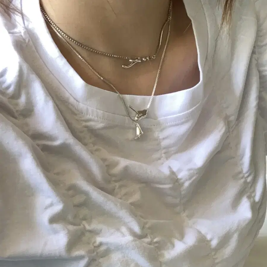 인오도르 loop calla necklace