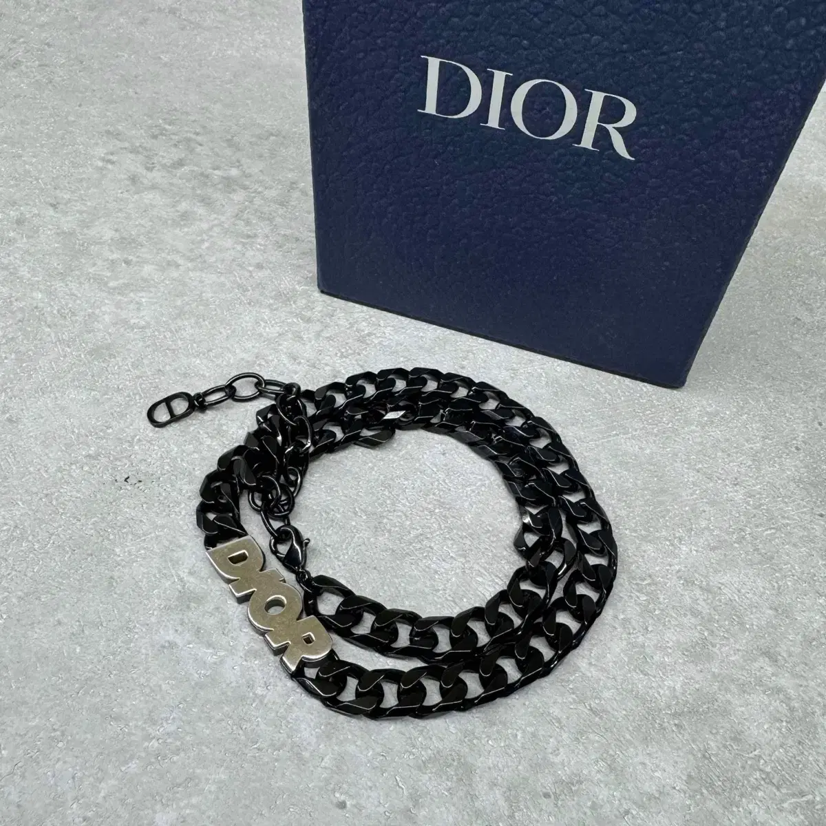 디올 DIOR 로고 메탈 목걸이 단품.