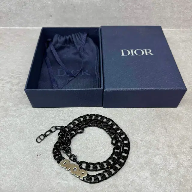 디올 DIOR 로고 메탈 목걸이 단품.