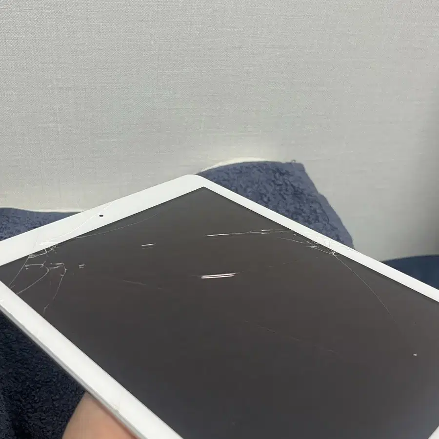 아이패드 에어  ipad air (액정파손,정상작동)