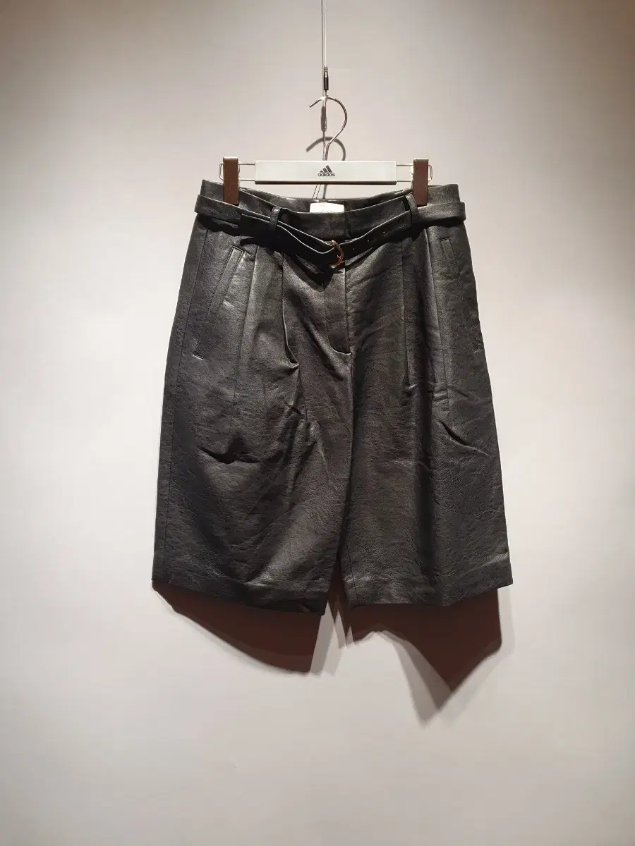 [Free shipping]LEHHO Span vegan leather bermuda shorts vahn leather