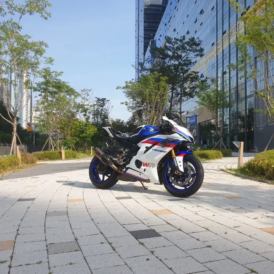 YAMAHA YZA R6