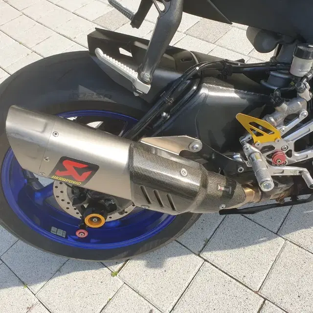 YAMAHA YZA R6