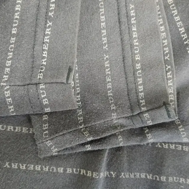 BURBERRY LONDON 버버리런던 일본판 패턴로고 라운드티셔츠