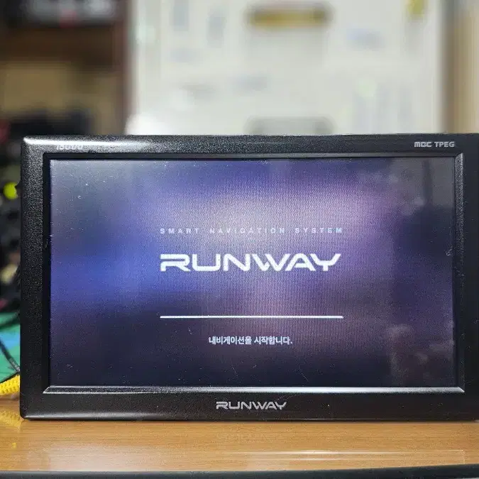 에스오씨 RUNWAY i8000 아이나비 8인치네비게이션