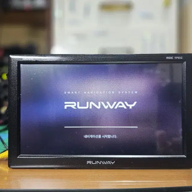 에스오씨 RUNWAY i8000 아이나비 8인치네비게이션