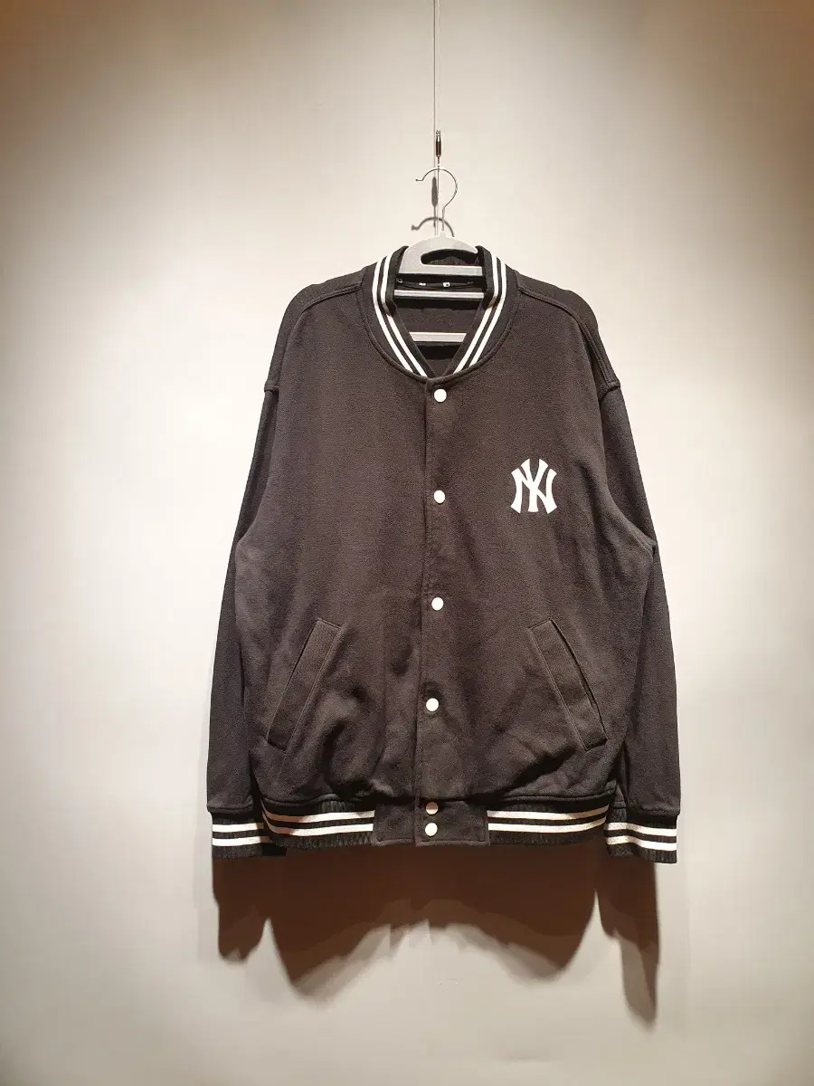 [Free Shipping] MLB New York Yankees Baseball Jumper Baseball Jacket L Black