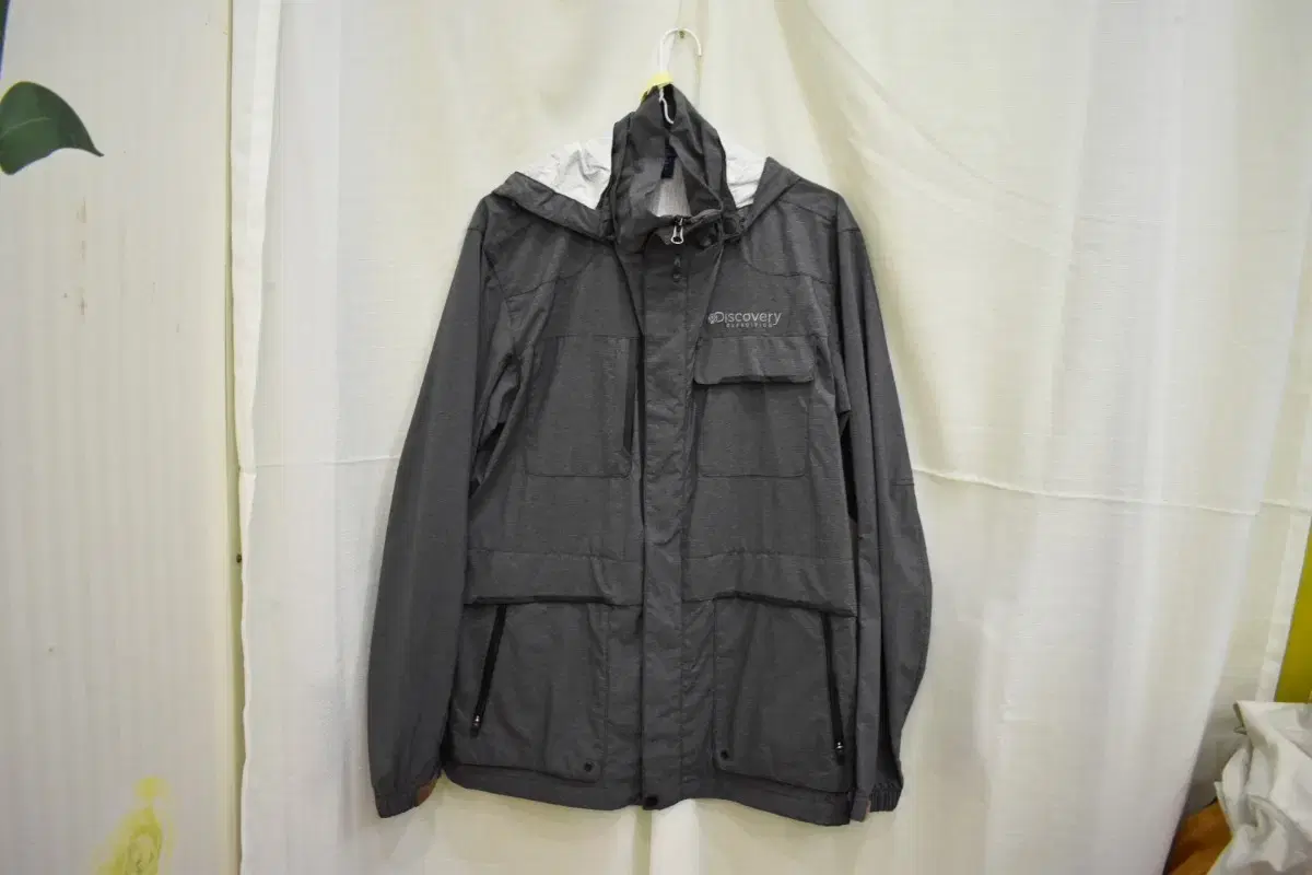 Discovery Men's Windbreaker 100