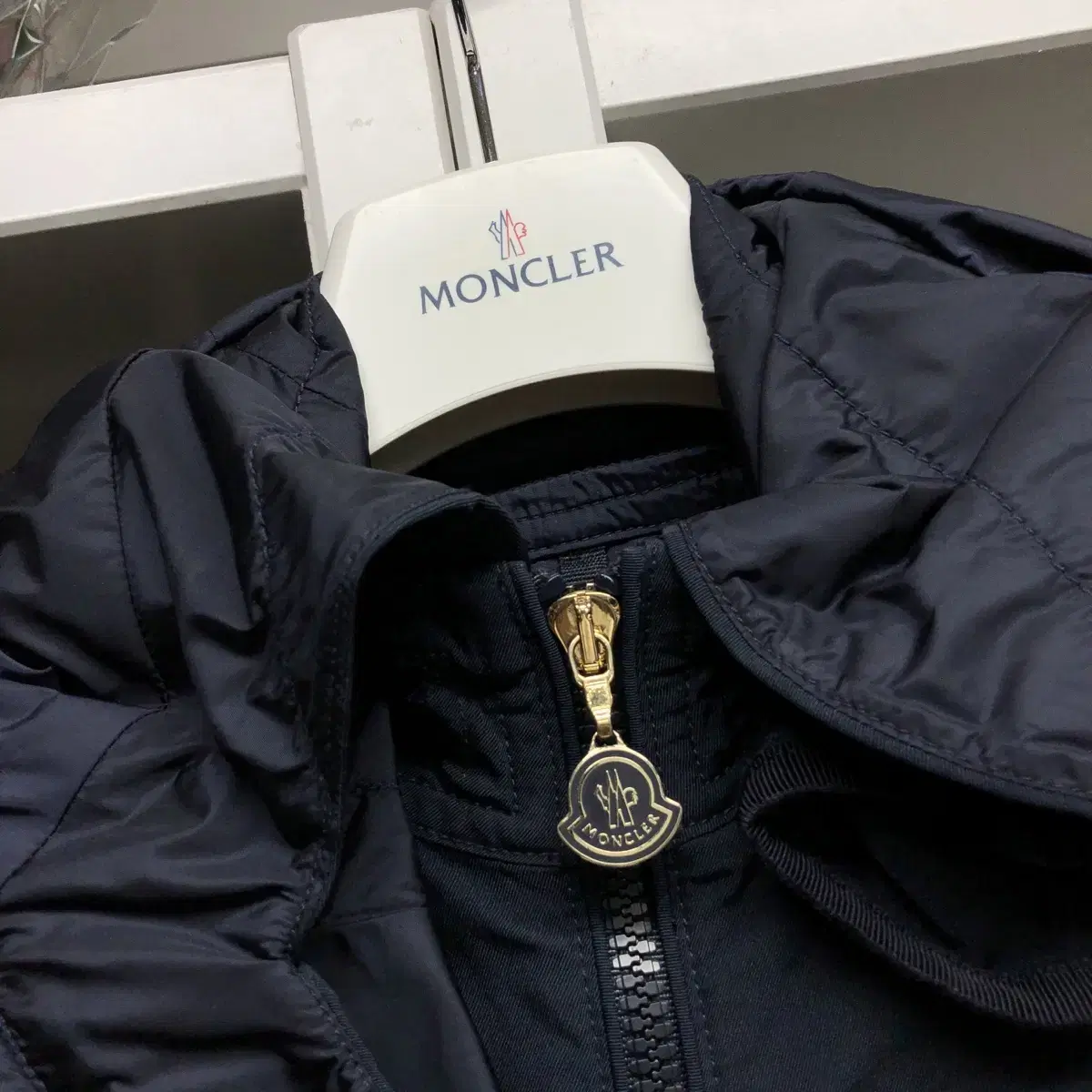 [ MONCLER ] 몽클레어 프릴디테일 트렌치 자켓