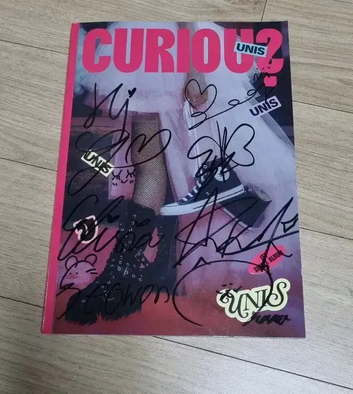 유니스 UNIS CURIOUS 큐리어스 친필 사인싸인 비매앨범 kpop