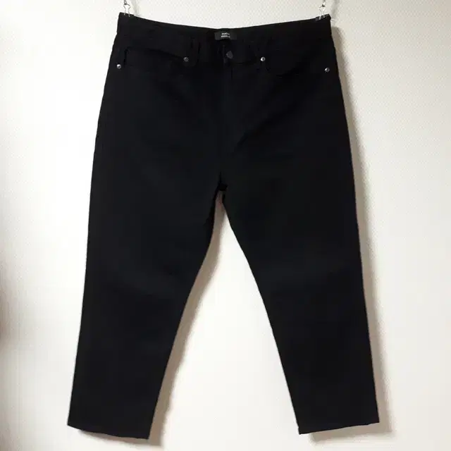 38/ShirtlessStandard black straight fit jeans/38-257