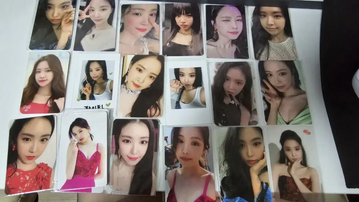 Son Naeun photocard sells