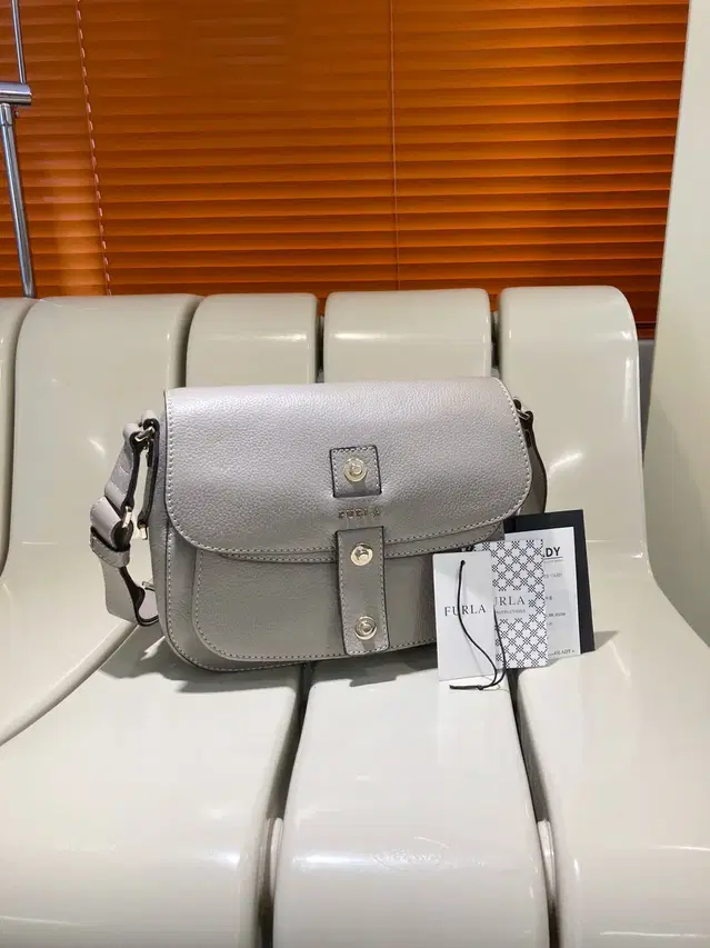 FURLA 훌라 엠마 숄더 백 스몰(BJP1 VTO SBB 852398)