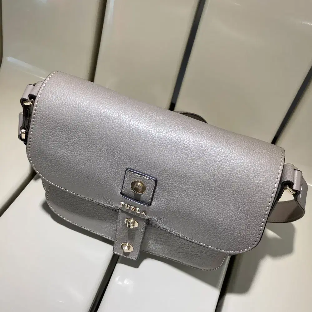 FURLA 훌라 엠마 숄더 백 스몰(BJP1 VTO SBB 852398)