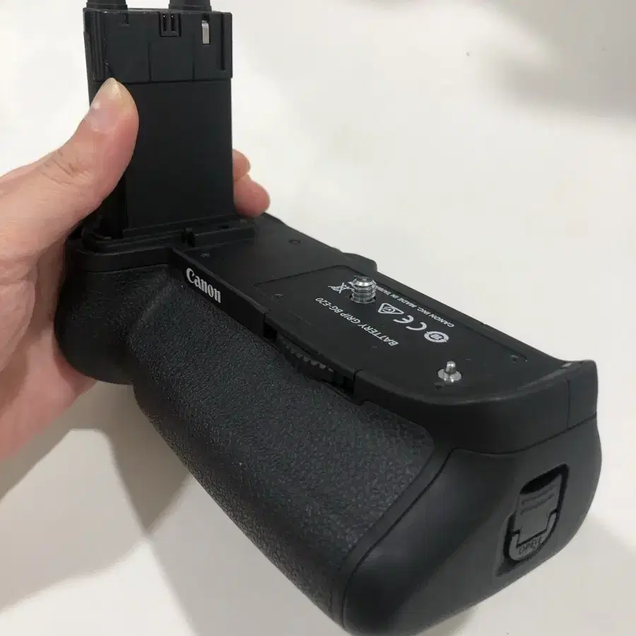 CANON battery grip BG-E20