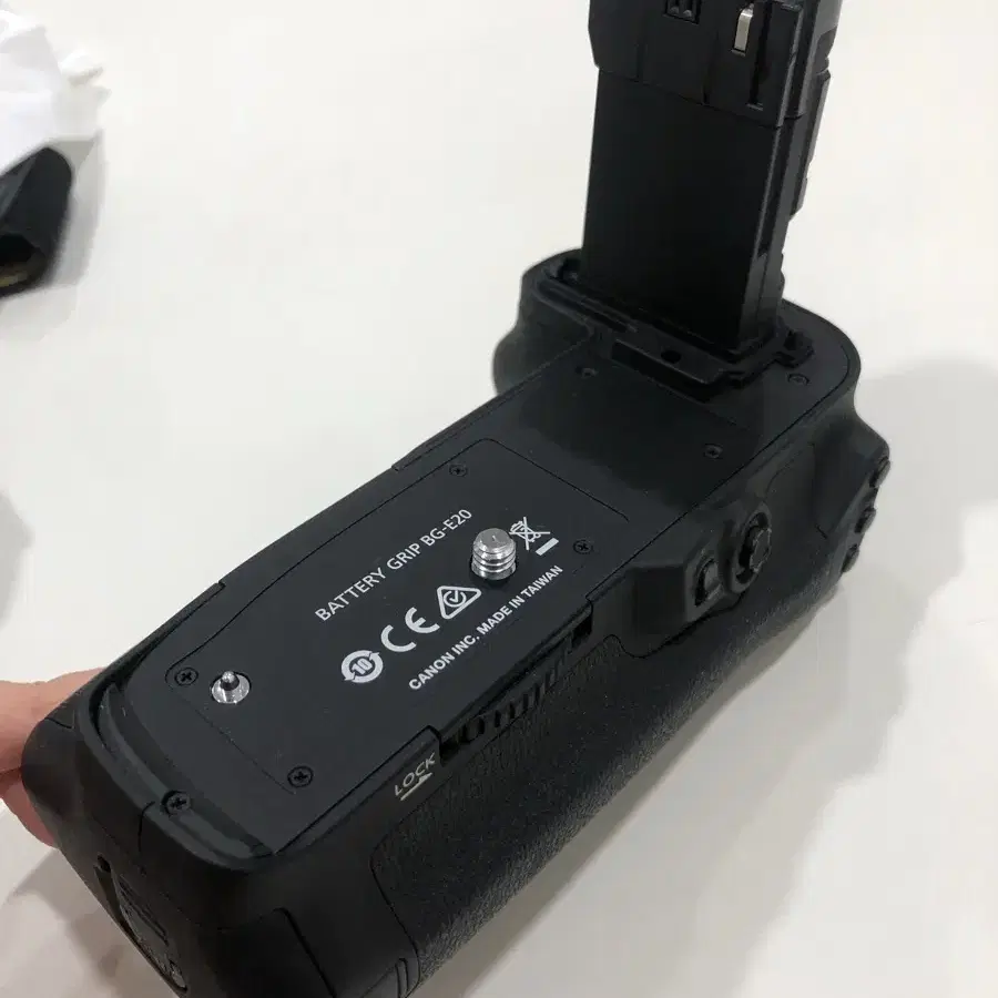 CANON battery grip BG-E20