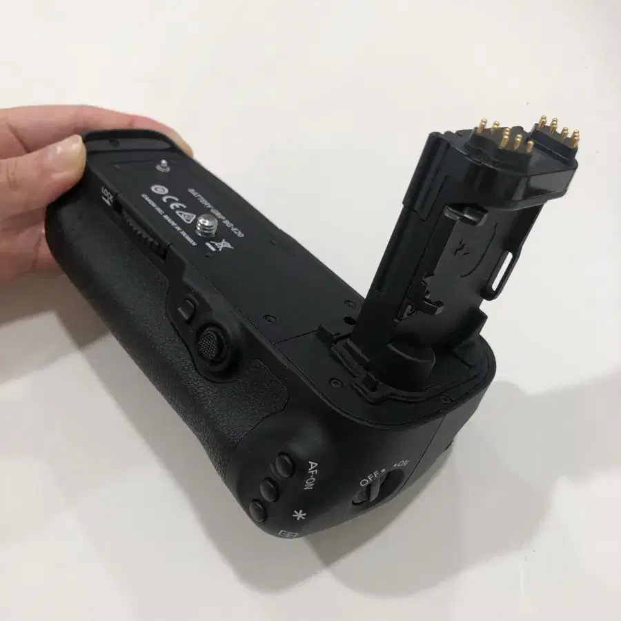 CANON battery grip BG-E20