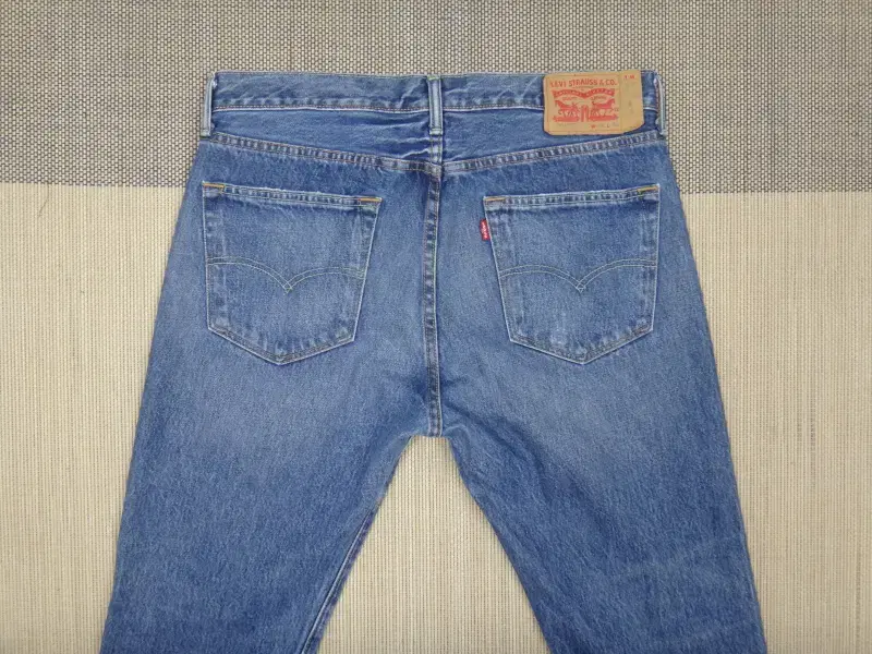 (34 in) Levi's 501CT Tapered Destroyed Jeans