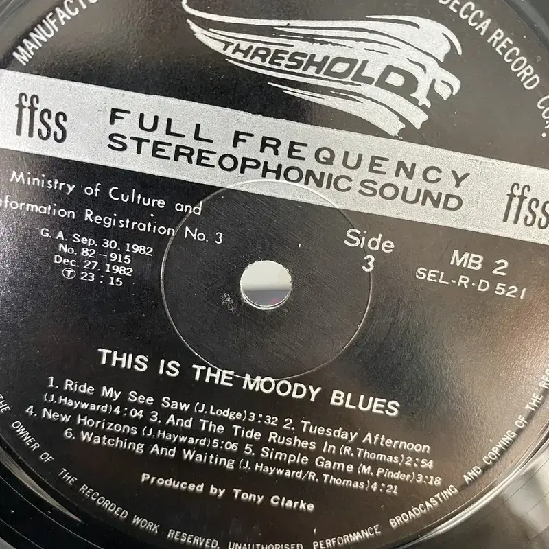 THIS IS THE MOODY BLUES  LP / C1939