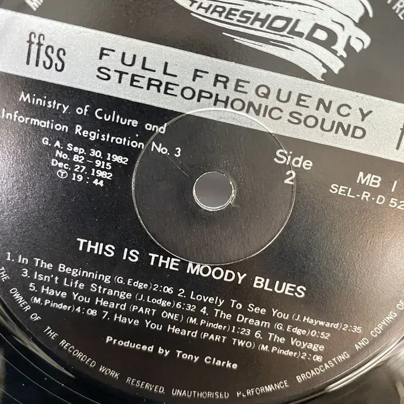 THIS IS THE MOODY BLUES  LP / C1939