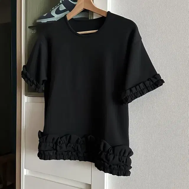 COSMOSS) RUFFLE SHORT SLEEVE TEE