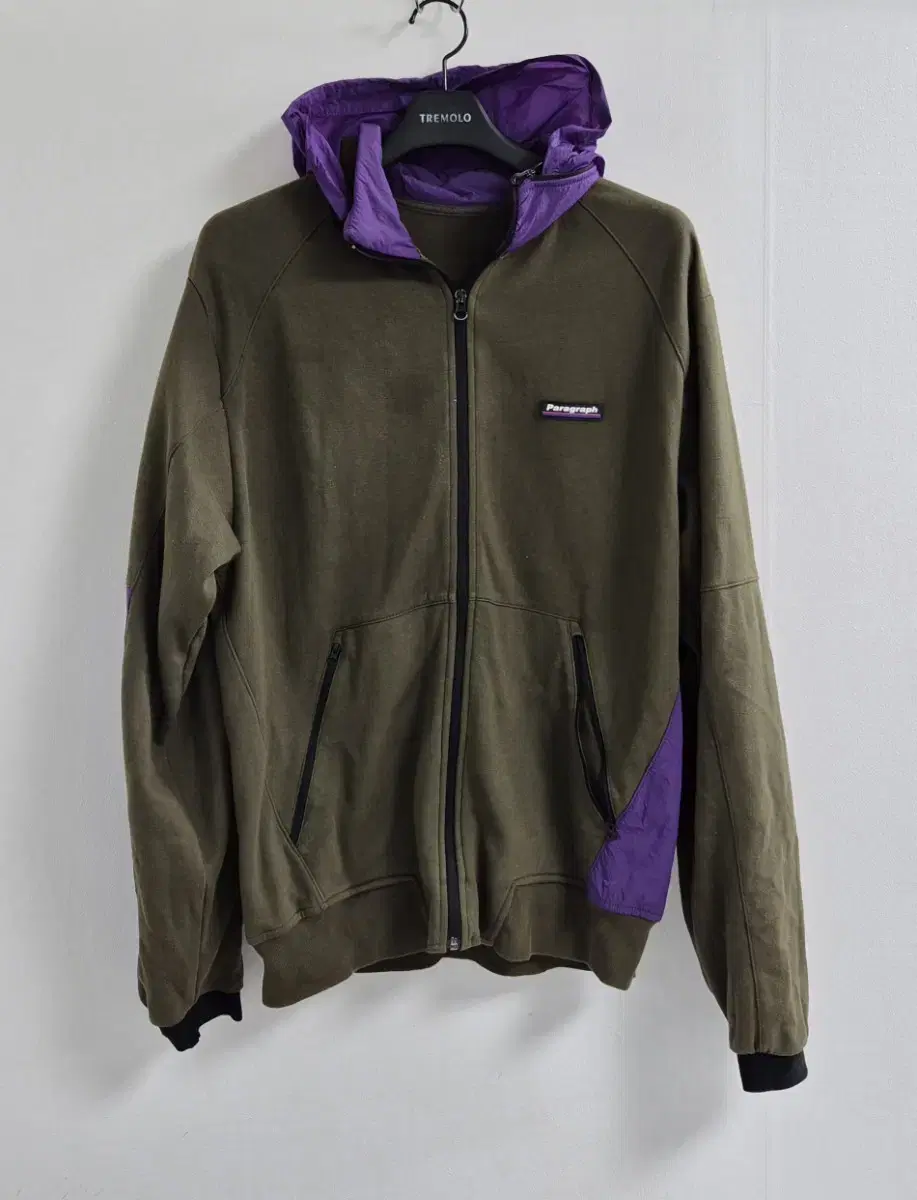 Paragraph Hooded Zip Up sells