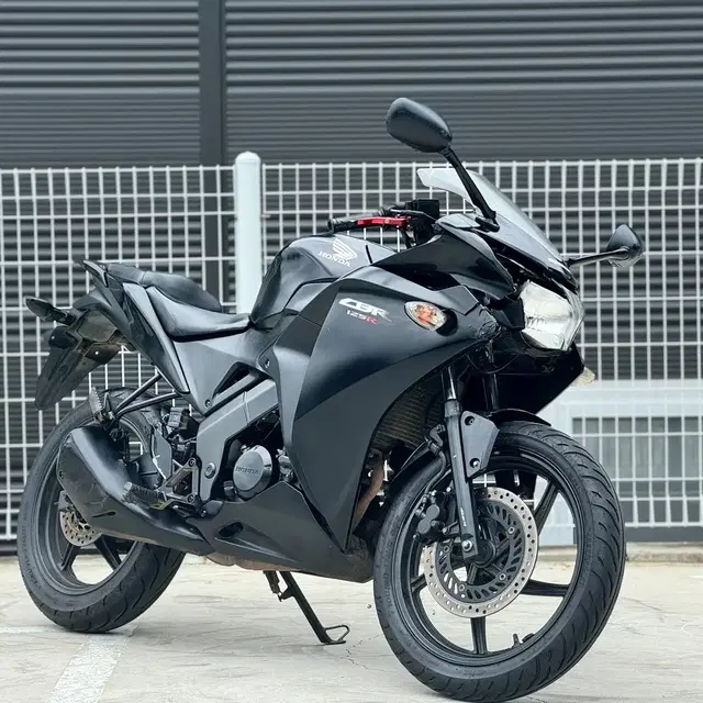 cbr125 11년식 2만키로대 짧은키로수 주행 잘되는 차량 판매합니다.