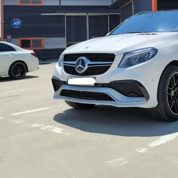 Gle63 amg 휠타이어 세트 팝니다. 타이어 잔존 95% 새거나 같음