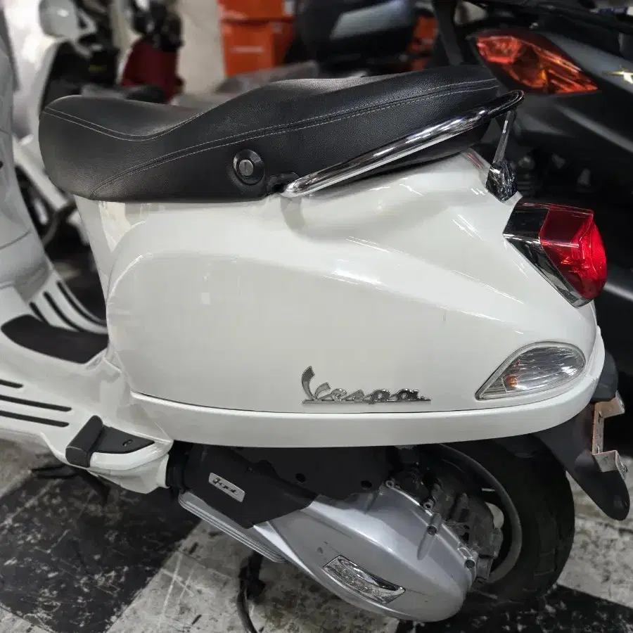 베스파LX125