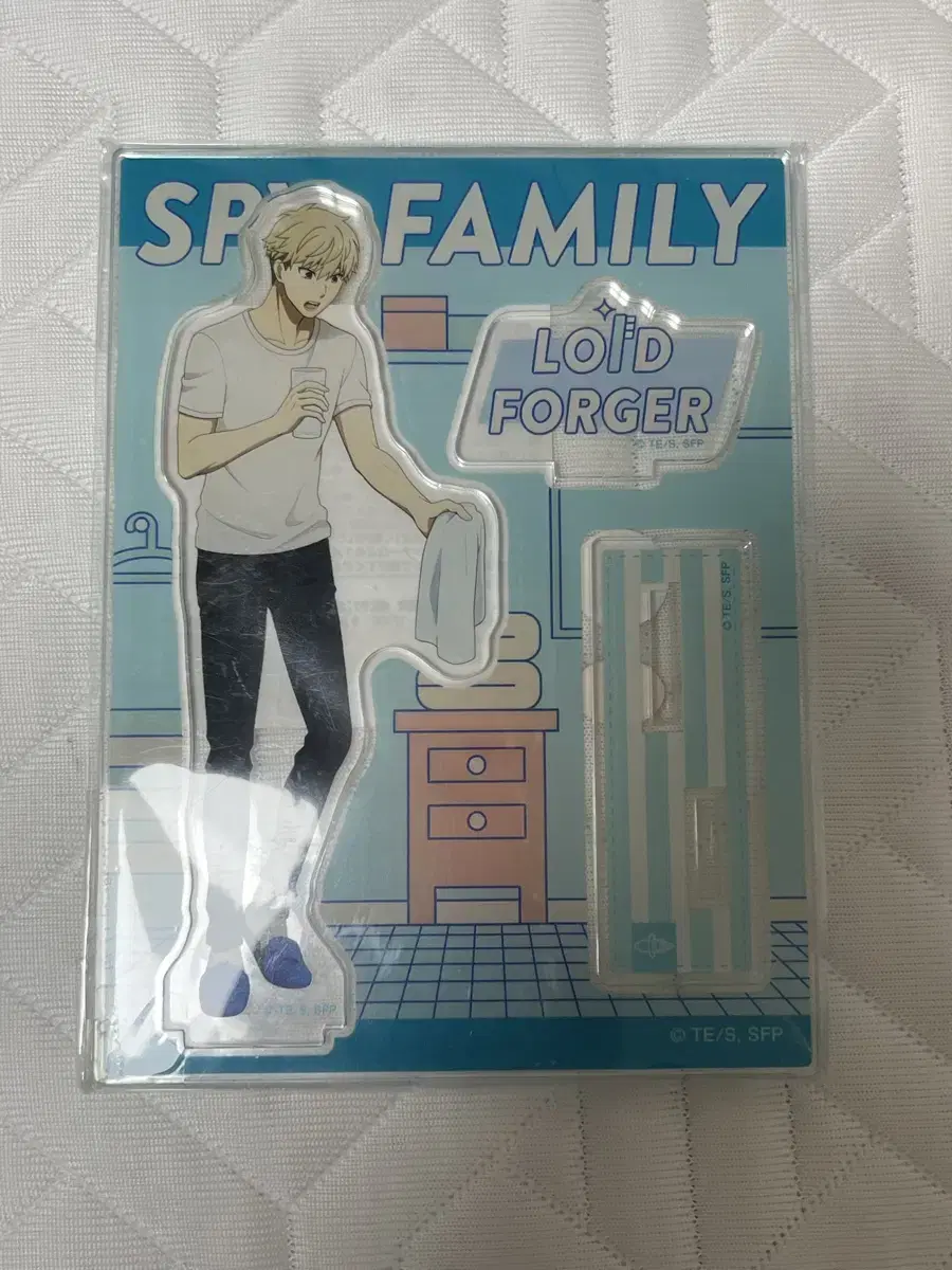 lloyd poser spy family acrylic stand