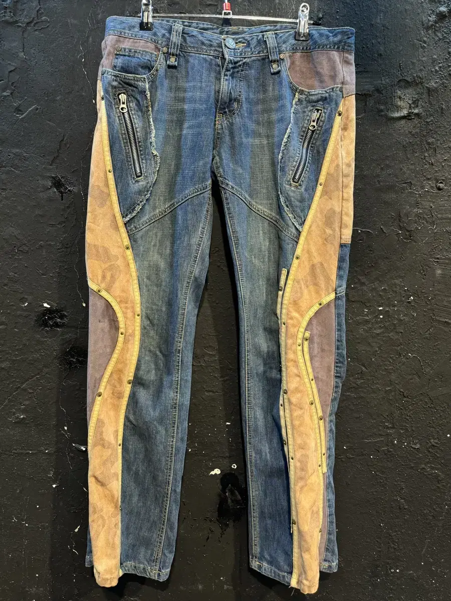 Suede patterned side denim pants 28