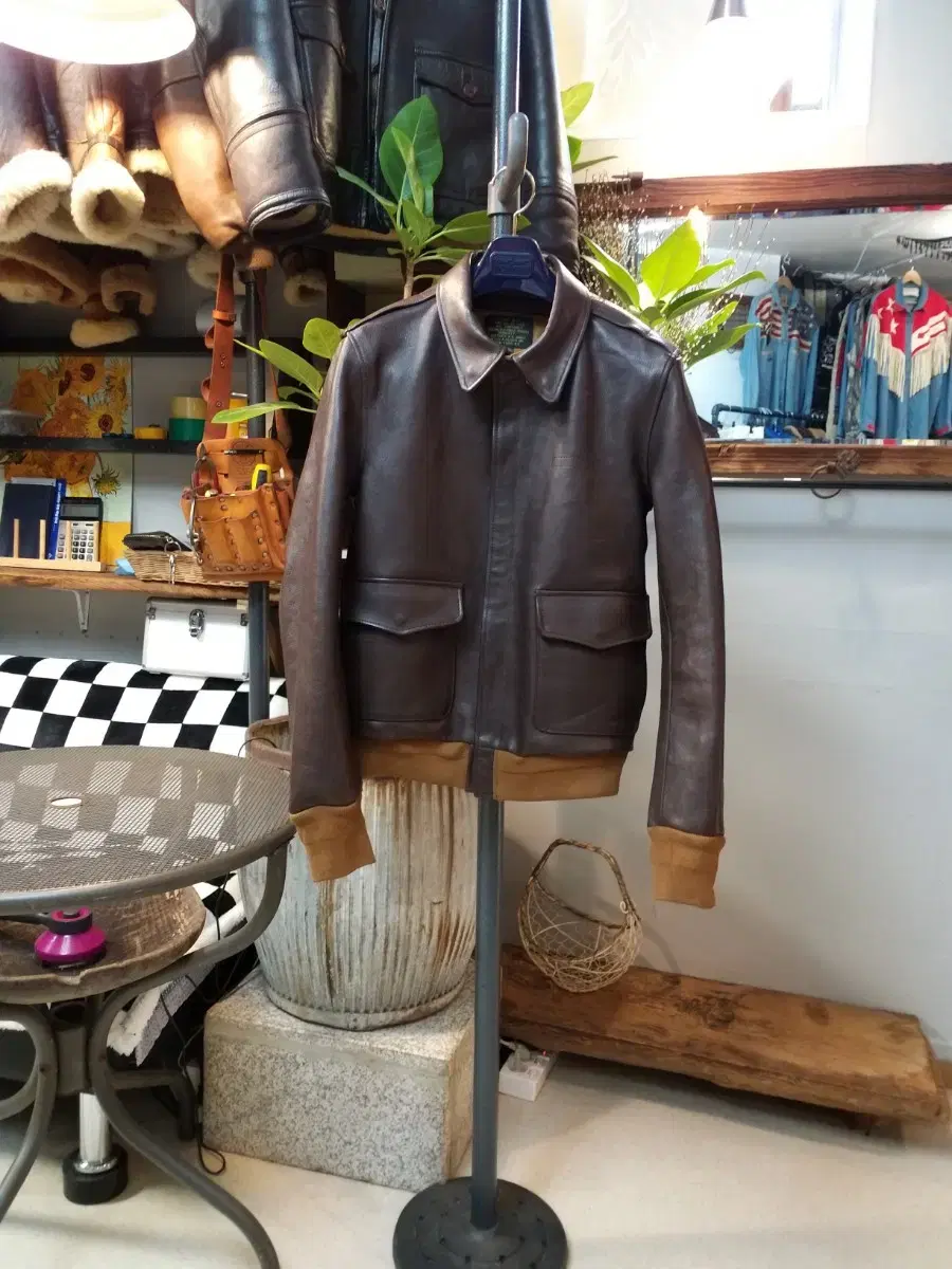 USA Willis & Geiger A-2 Aviation Leather Jacket . M