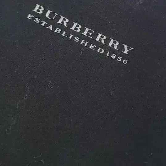 정품 Burberry 버버리 블랙 반팔 95-100