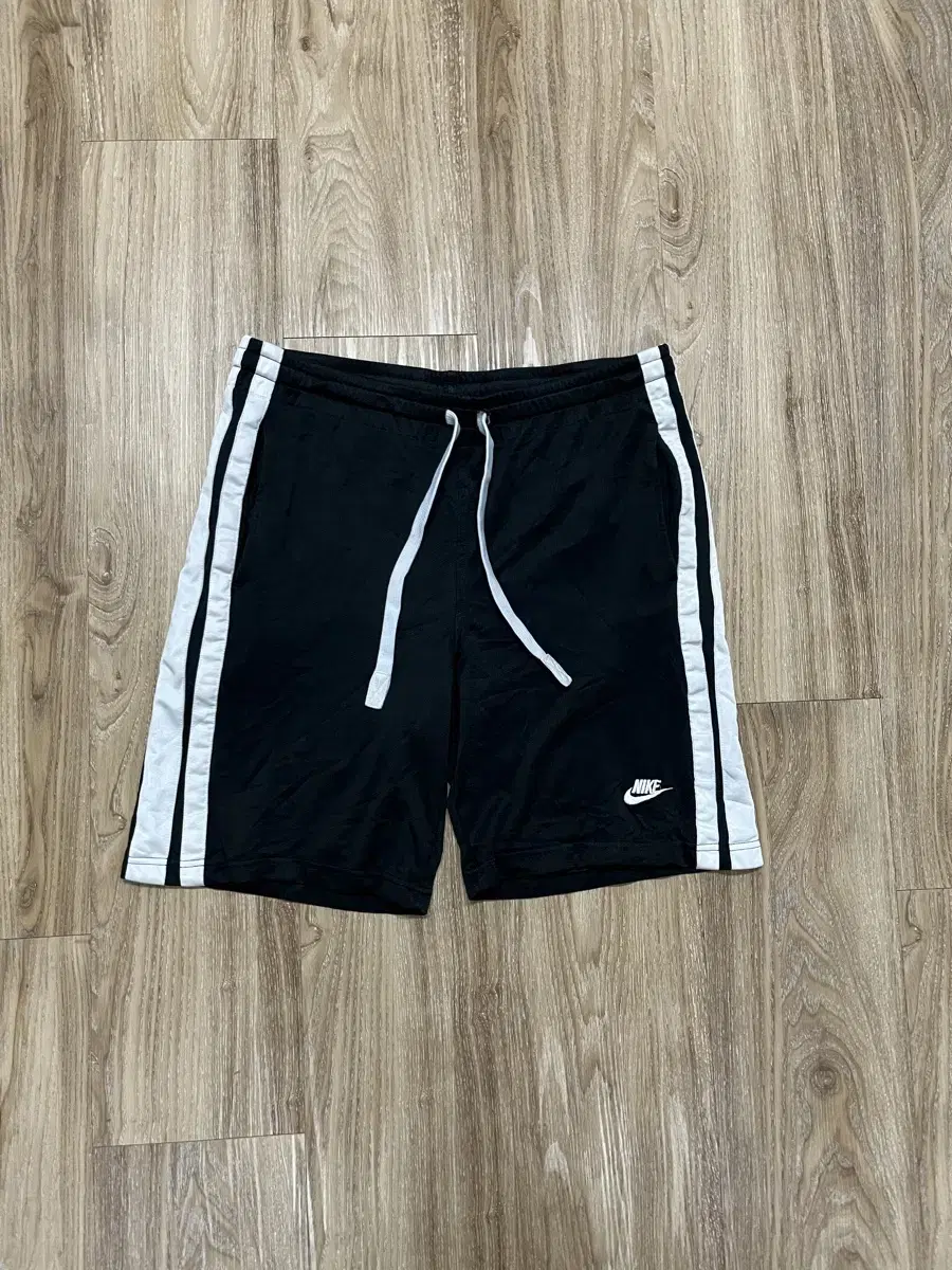 Nike black vahn L