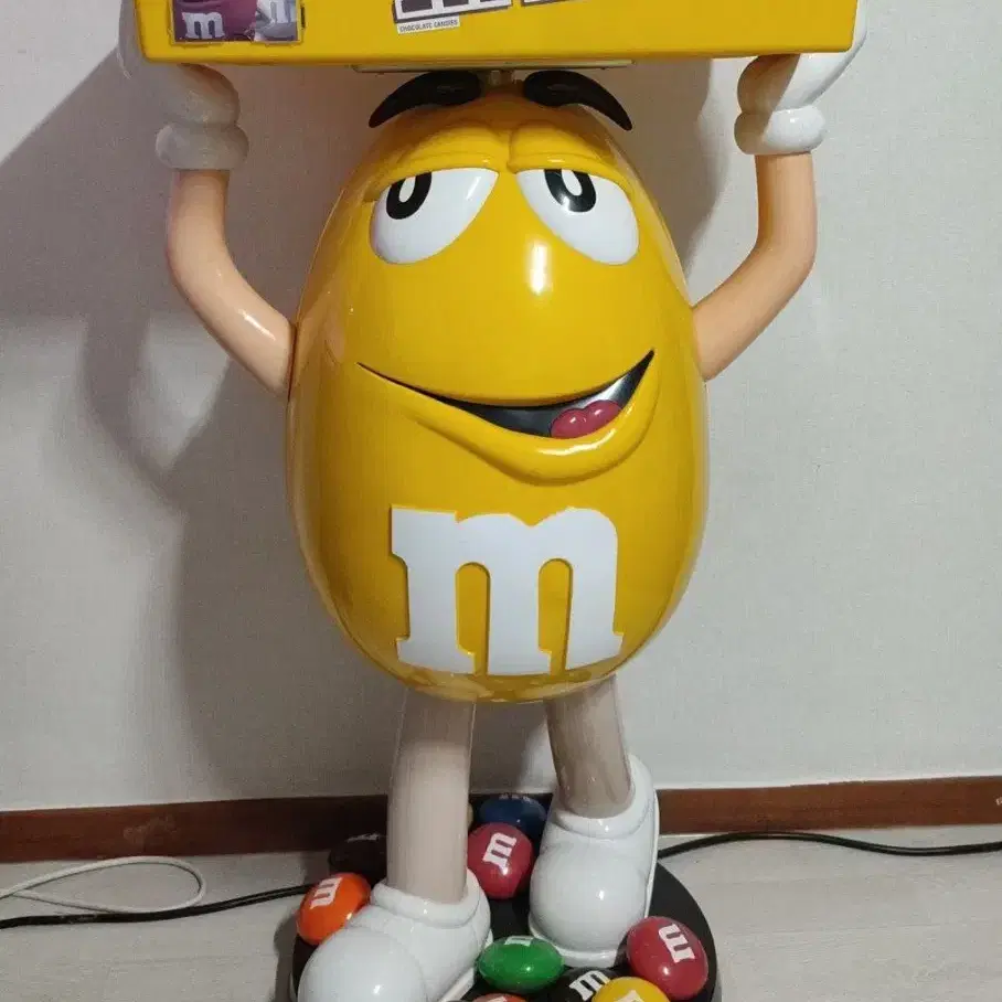 m&m 대형피규어 옐로우 판매합니당~