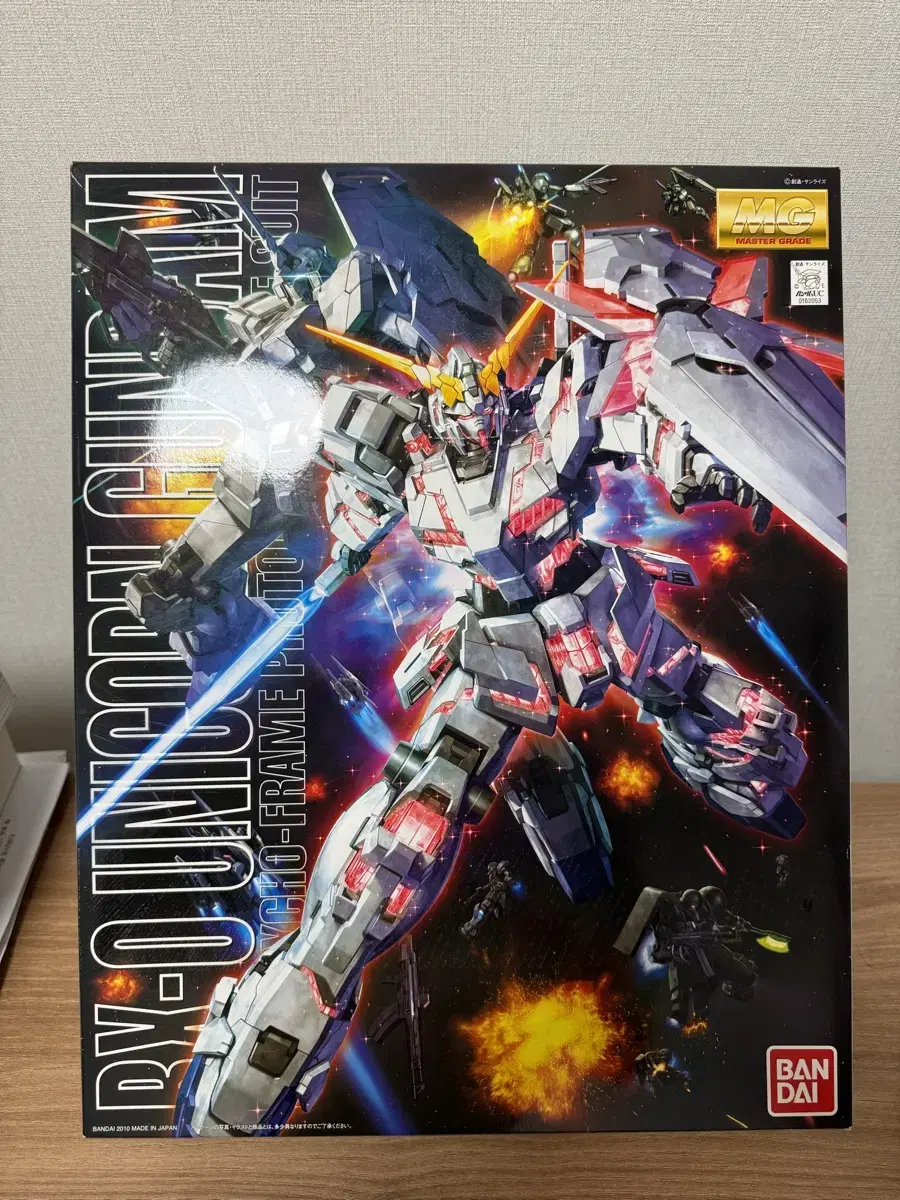 Gundam RX-O unicon MG sells.