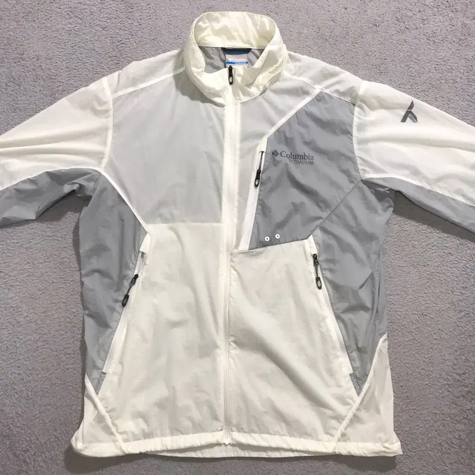 [L, Class A]# Columbia Titanium Omnishield Windbreaker Jacket