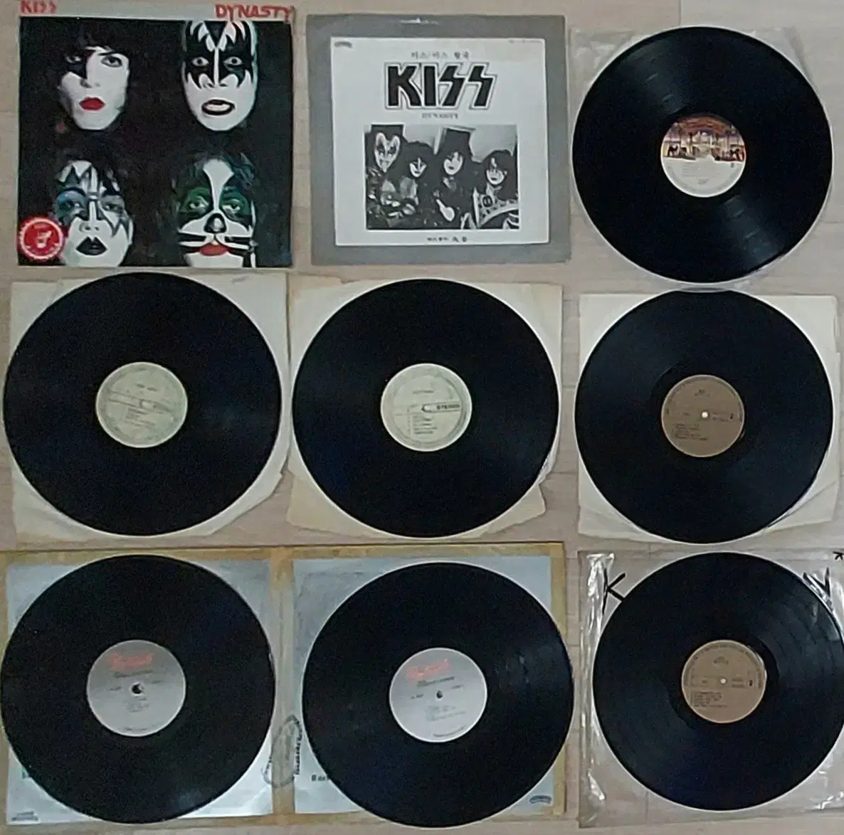 Seven-disc set of the LA metal band KISS